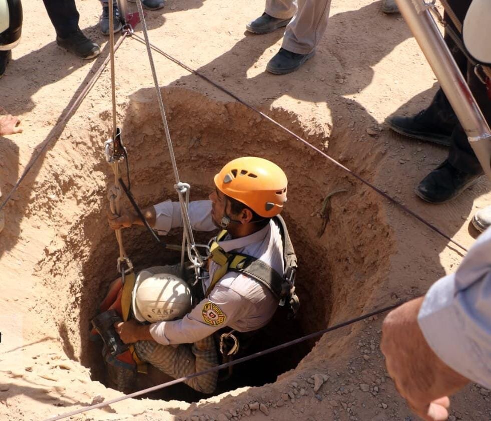 سقوط داخل چاه جان مرد جوان را گرفت