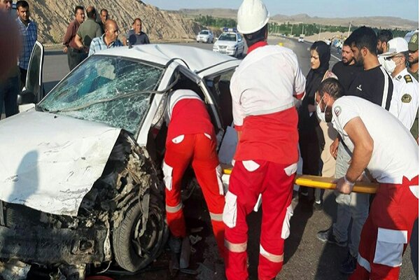 امدادرسانی هلال‌ احمر به ۴۴ نفر / رخداد ۱۱ حادثه جاده‌ای و اسکان اضطراری ۱۰ نفر در ۲۴ ساعت