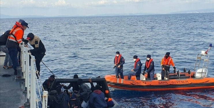 نجات جان ۱۹۴ پناهجوی گرفتار در دریای اژه توسط گارد ساحلی ترکیه