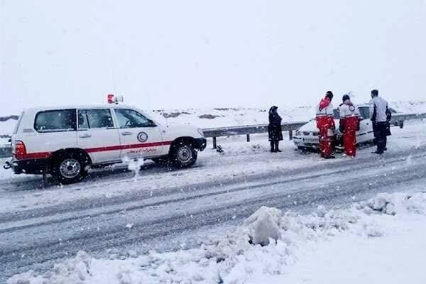 امدادرسانی هلال احمر خراسان شمالی به ۱۶۵ خودروی گرفتار در برف