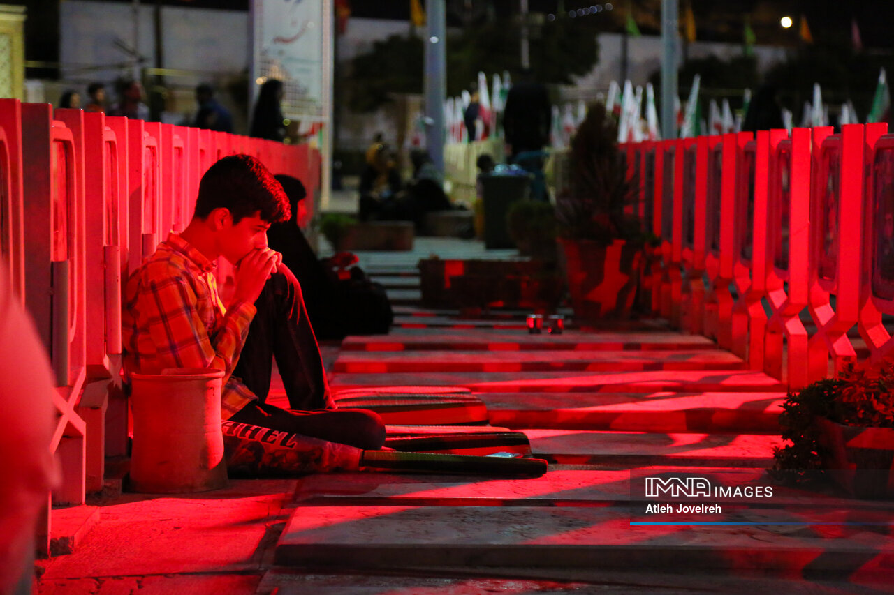 نوجوانان و جوانان پای قصه شهدا در شب‌های پرستاره‌