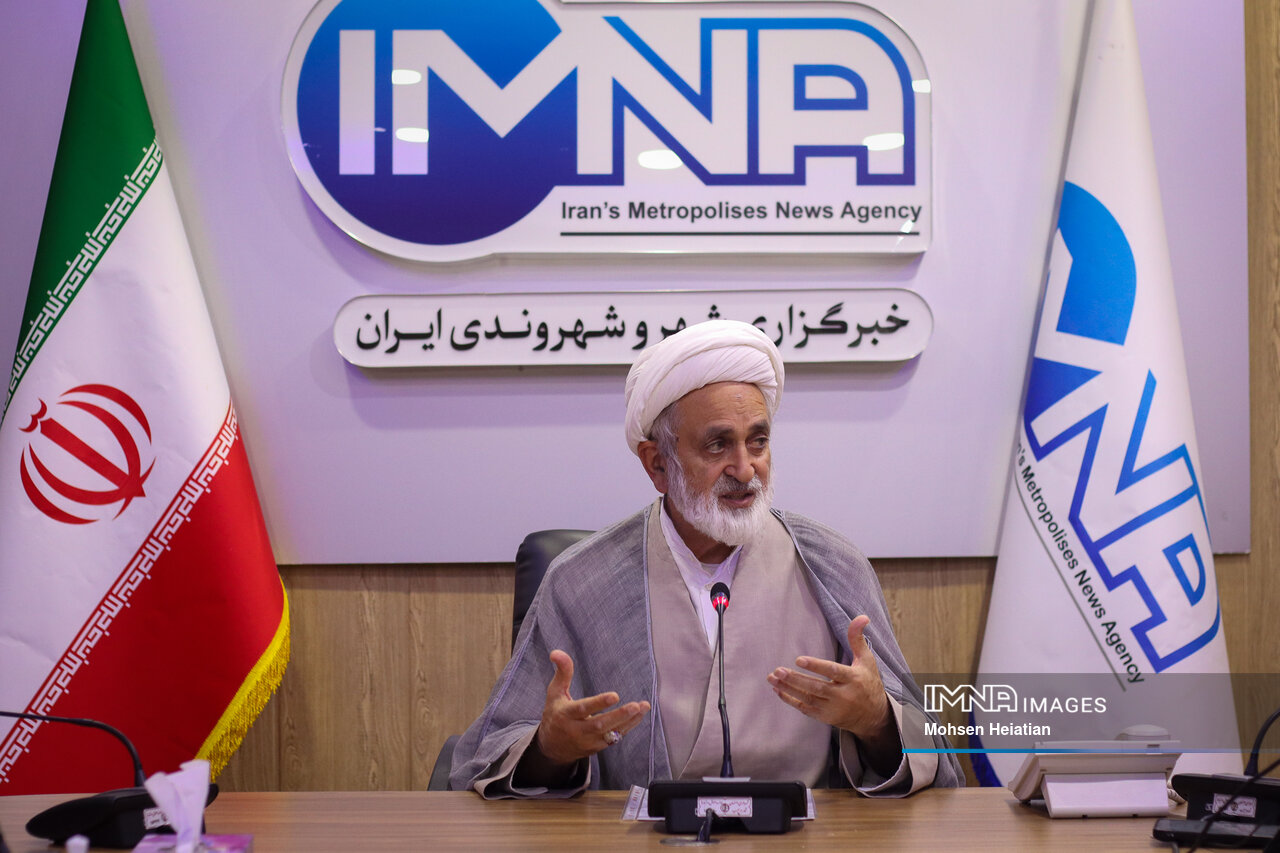 رمز پیروزی ملت ایران وحدت زیر سایه رهبری است