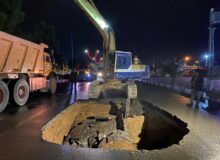 ایجاد حفره در پی خوردگی خط انتقال اصلی فاضلاب در شاهین‌شهر / لزوم نوسازی این خط + عکس