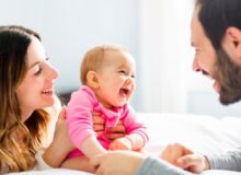 کدام والدین فرزندان شاد تربیت می‌کنند؟