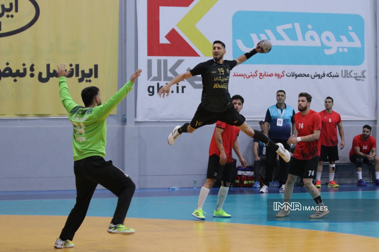 برد پرواز در شب تساوی سپاهان