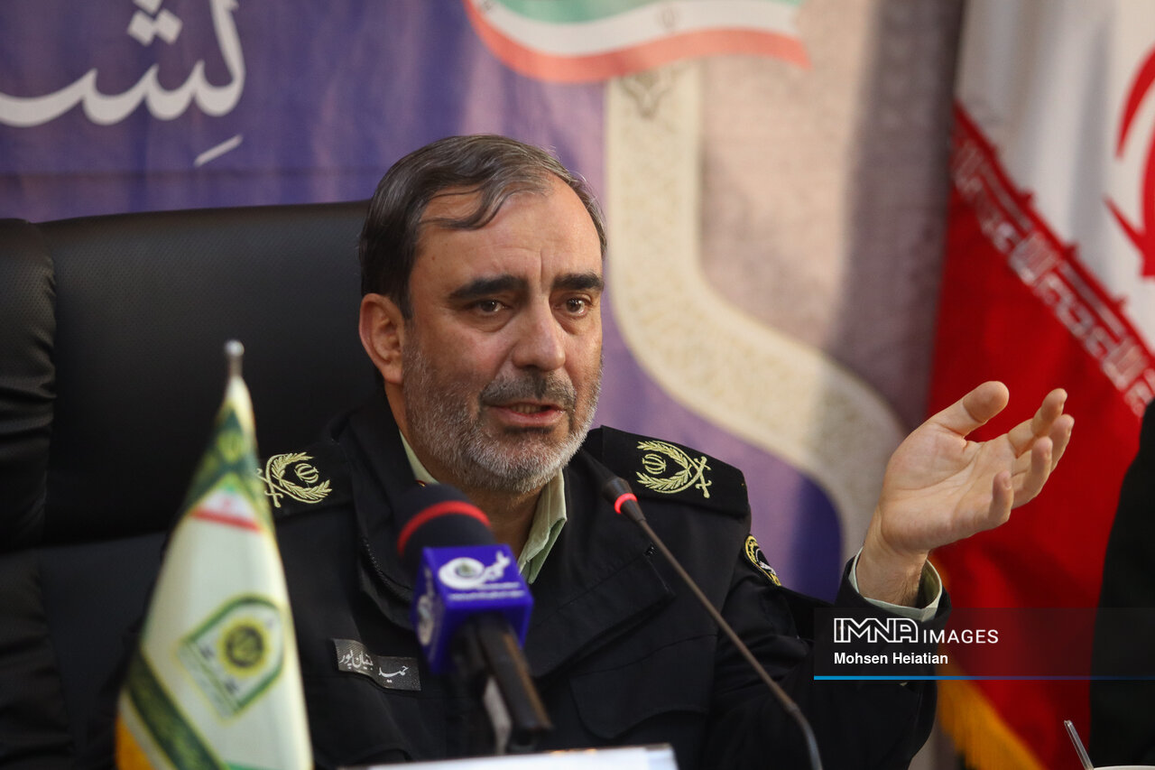 توقیف ۱۲ لیفتراک قاچاق به ارزش ۱۸۰ میلیارد ریال