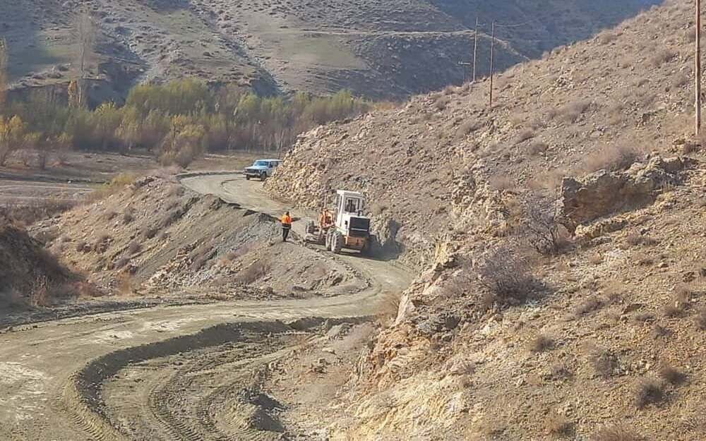 ساخت همزمان دو راه روستایی در شهرستان کمیجان