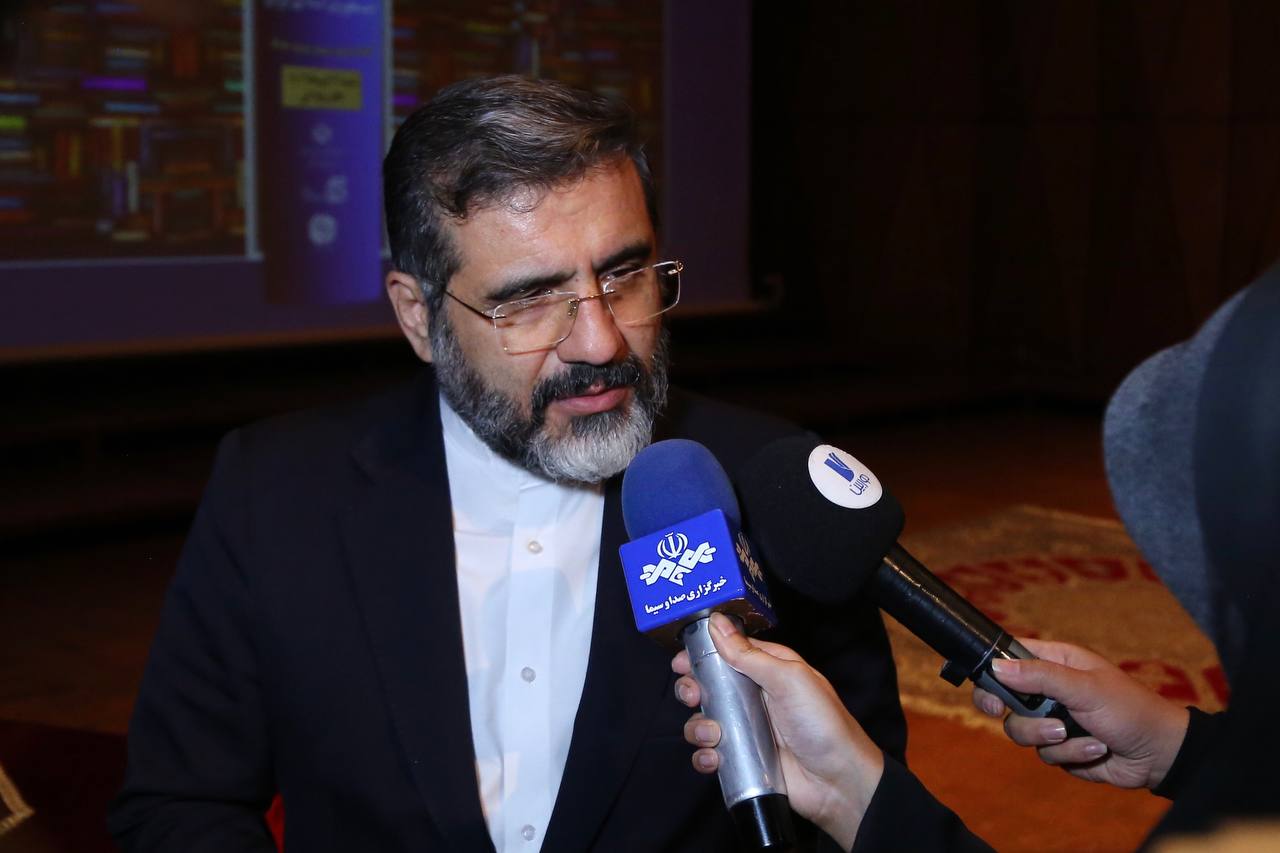 توجه به کتاب و کتابخوانی از برنامههای اصلی دولت مردمی بود