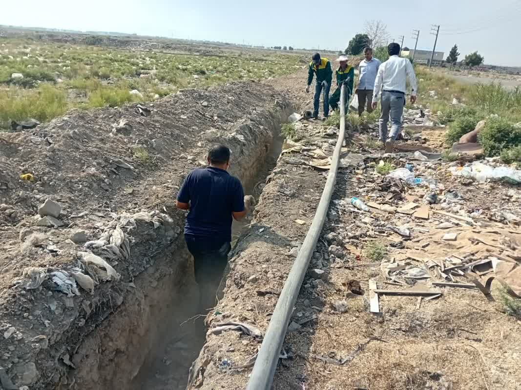 تامین آب پایدار برای آبیاری بوستان ۱۰۰ هکتاری گلستان/۱۲۰۰ متر لوله گذاری شد