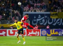 جنگ قهرمانی میان پرسپولیس و سپاهان است؟