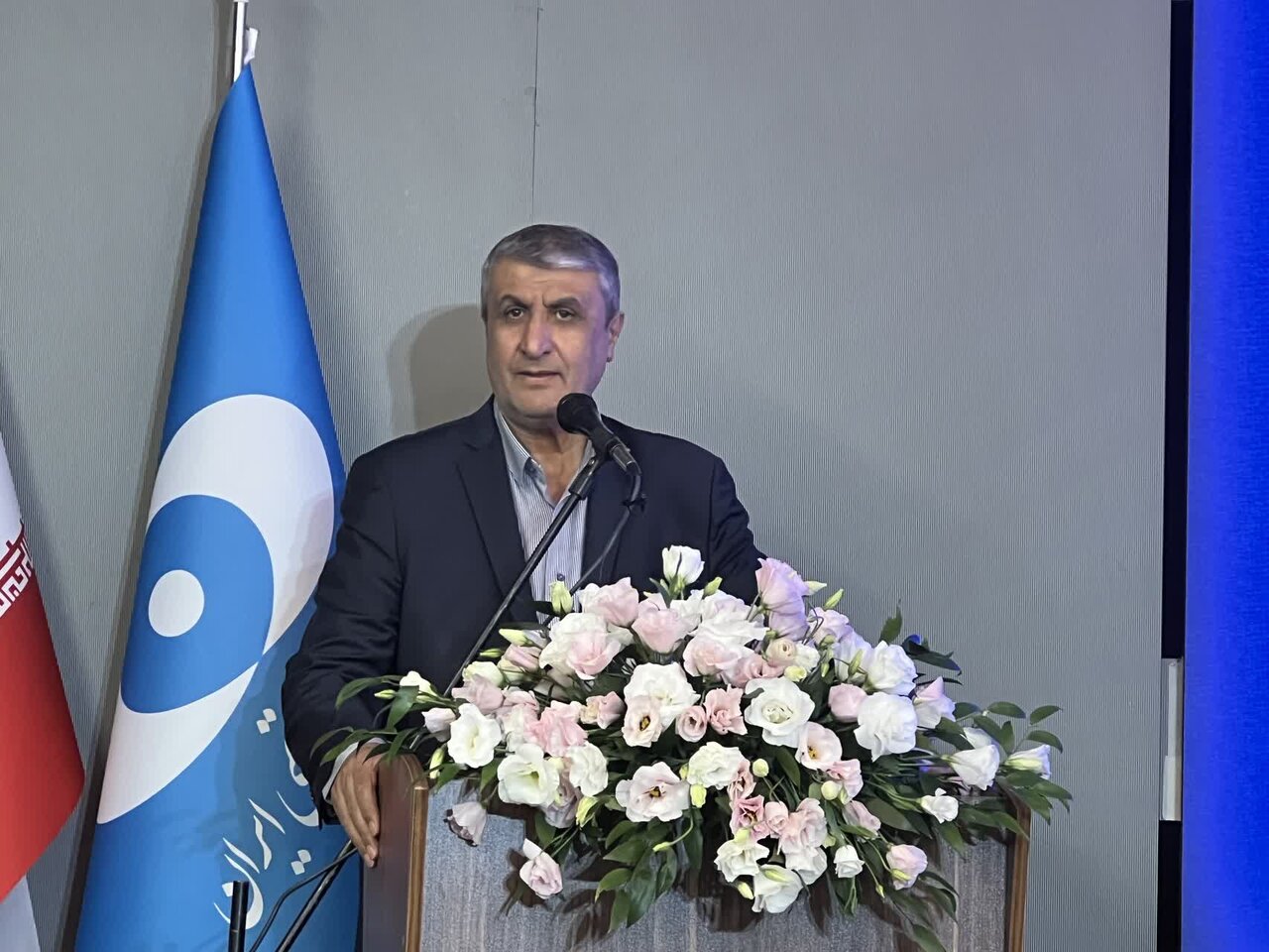 اراده کردهایم که ایران را به قطب صنعت هستهای تبدیل کنیم