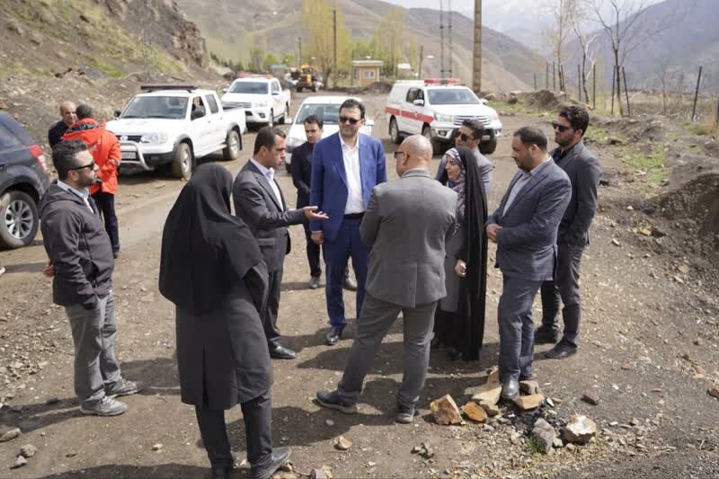 بازدید میدانی فرماندار شمیرانات از جاده رانشی تلخاب