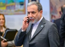 استقبال رئیس جمهور برزیل از وزیر امور خارجه ایران در بدو ورود به اجلاس سران کشورهای بریکس