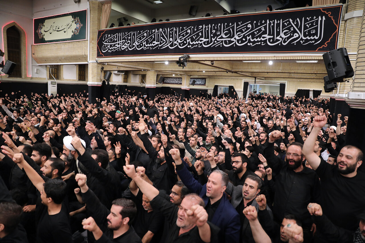 مراسم عزاداری ایام شهادت حضرت اباعبدالله الحسین(ع) در حسینیه امام خمینی(ره)