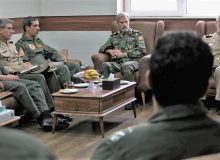 بازدید فرمانده کل ارتش از پایگاه‌ هوایی شهید لشگری