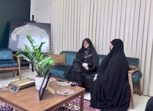 حضور زهرا پزشکیان در منزل شهید حاجی‌زاده