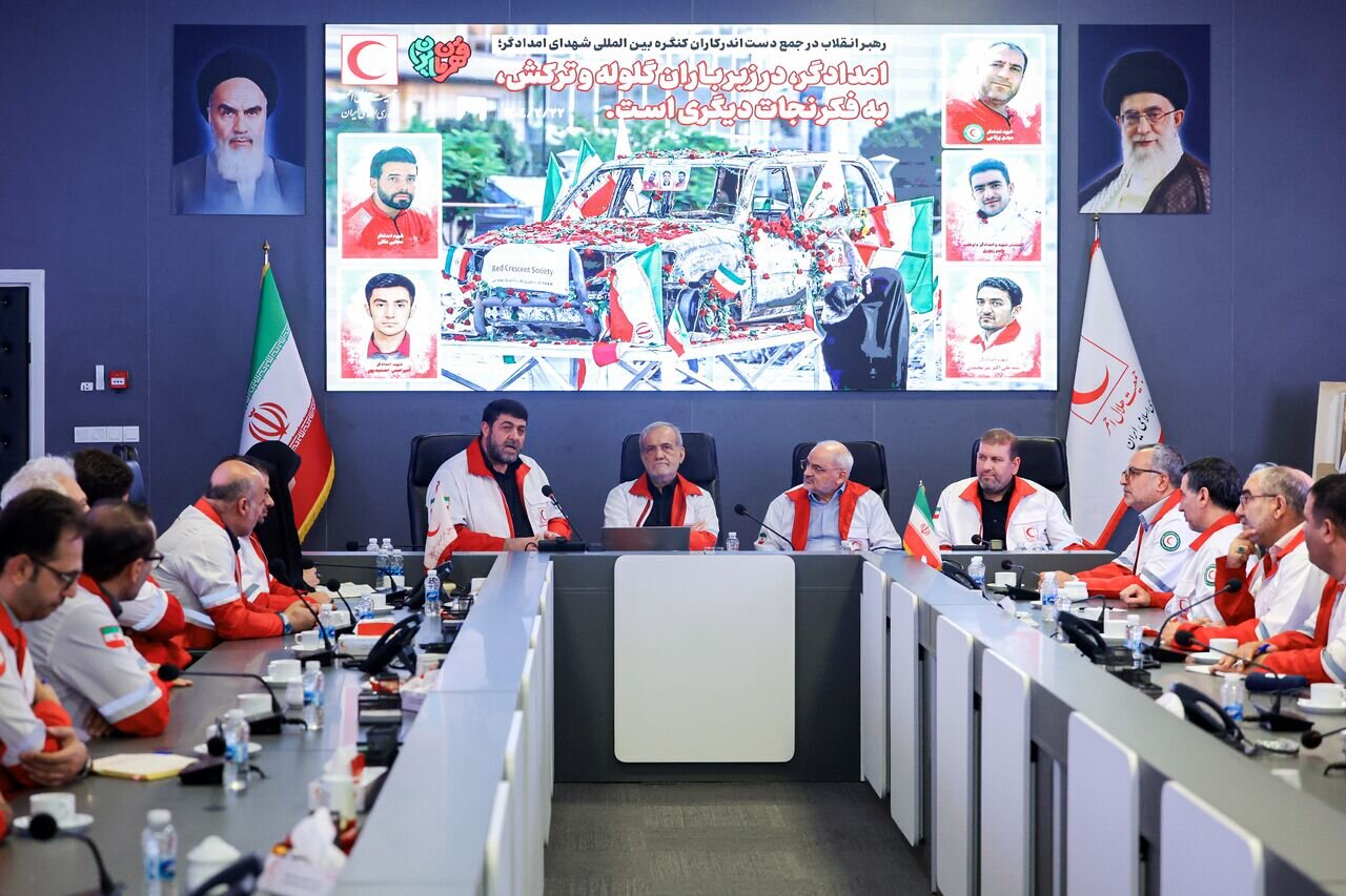 باید با منطق، یکدیگر را قانع کنیم/ ضرورت پرهیز از دعوا و تخریب