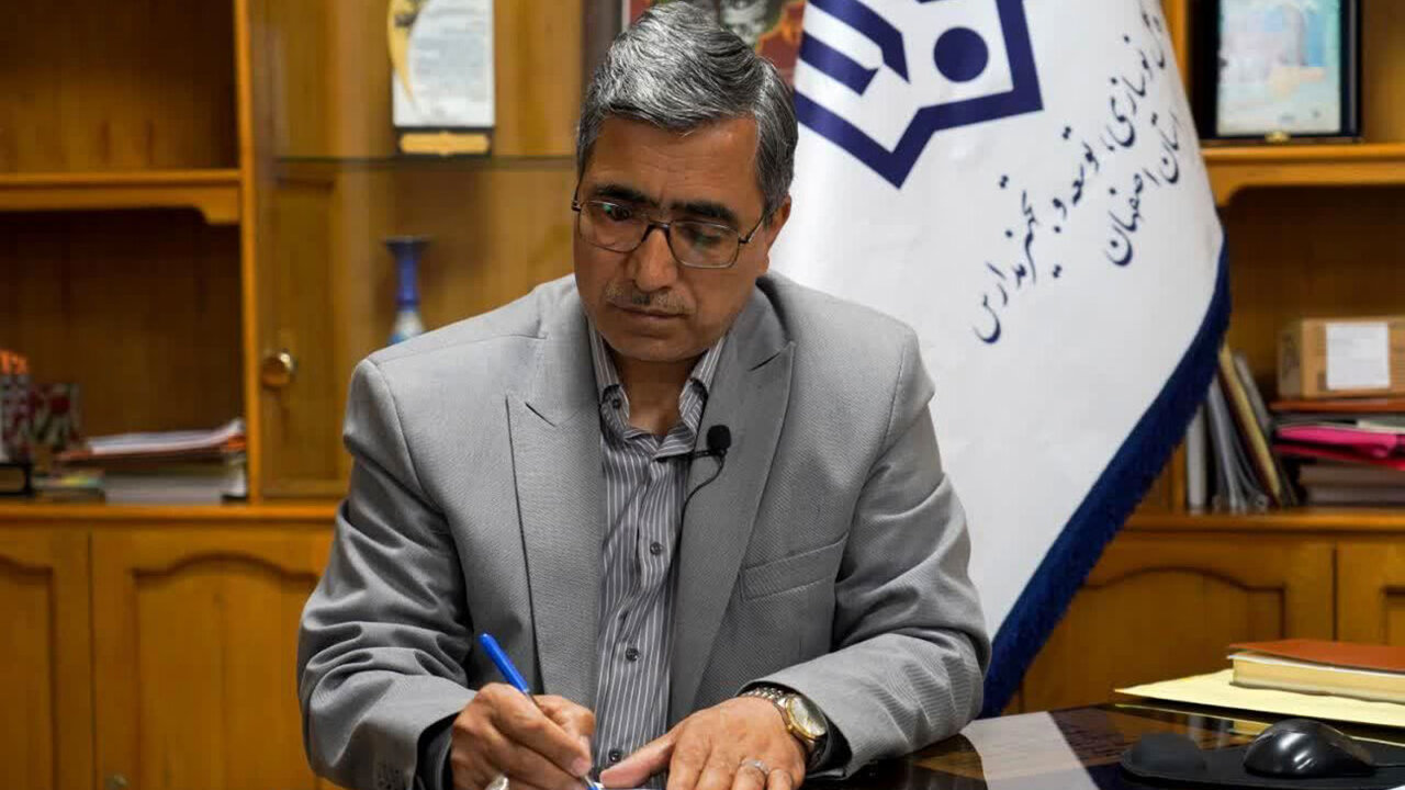 پیگیر تعهدات مدرسهسازی استان اصفهان هستیم