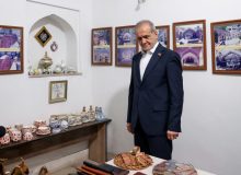 بازدید رئیس جمهور از مسجد کبود ایروان و اقامه نماز با نمازگزاران