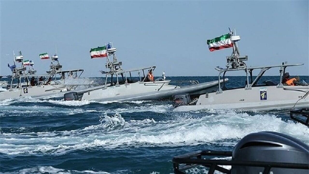 هشدار نیروی دریایی سپاه به ناوهای آمریکایی در نزدیکی رزمایش