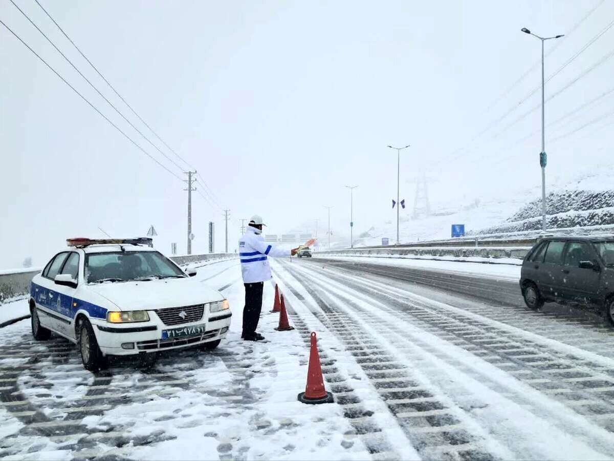 آخرین وضعیت محورهای مواصلاتی اصفهان / یخزدگی جادهها در پی بارش برف و باران