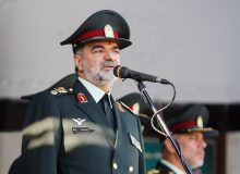 تا پای جان برای انقلاب ایستاده‌ایم