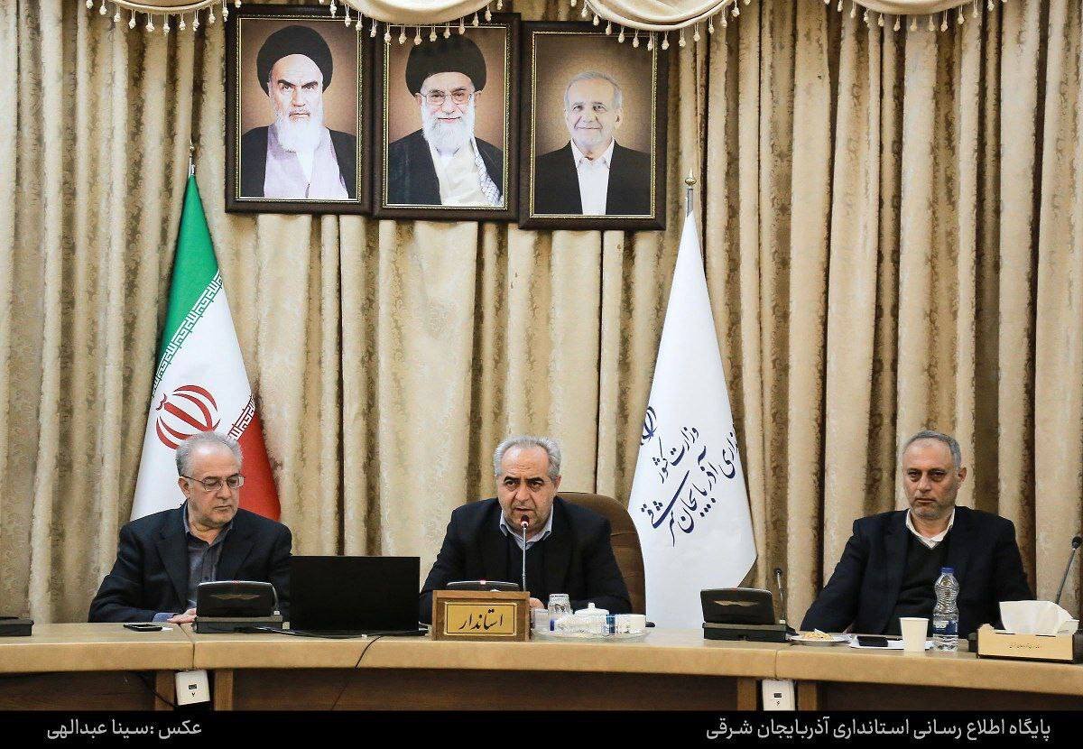 گفتگوی صمیمی استاندار با رؤسای اتحادیههای اصناف بازار تبریز