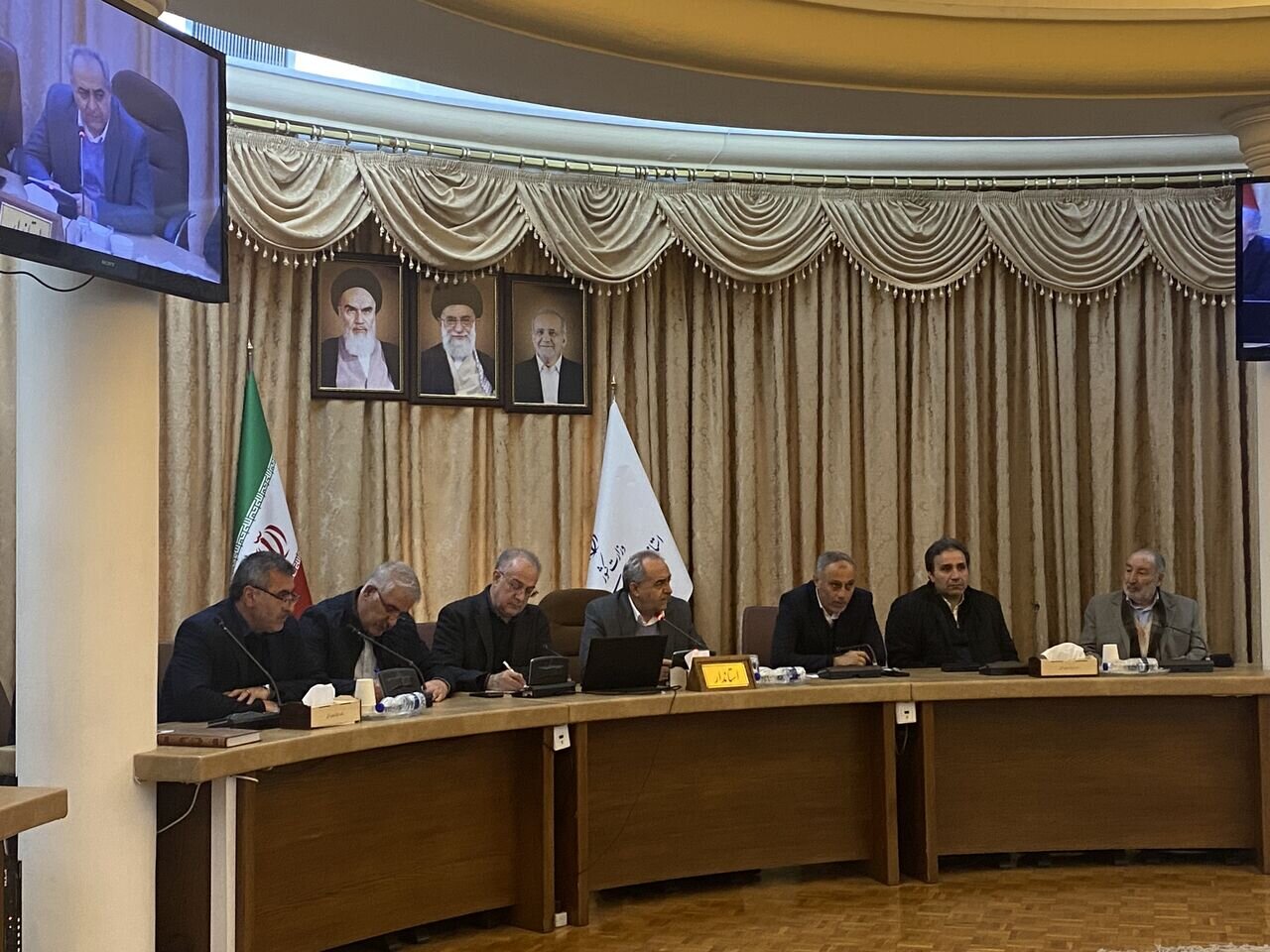 نشست استاندار آذربایجان شرقی با بازاریان تبریز