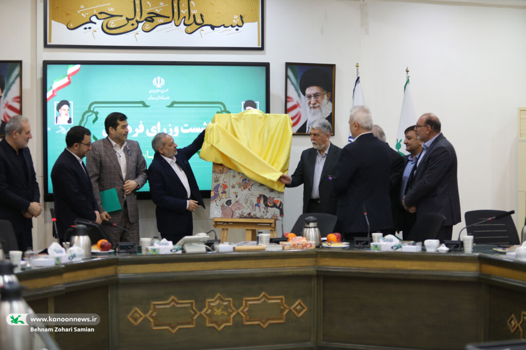 کتاب پرچم ایران در گذر زمان «سهسین» با حضور چهار وزیر رونمایی شد