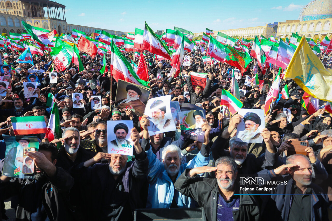 متفکر آزاد: تا آخرین قطره خون حول محور رهبر جدید متحد خواهیم بود