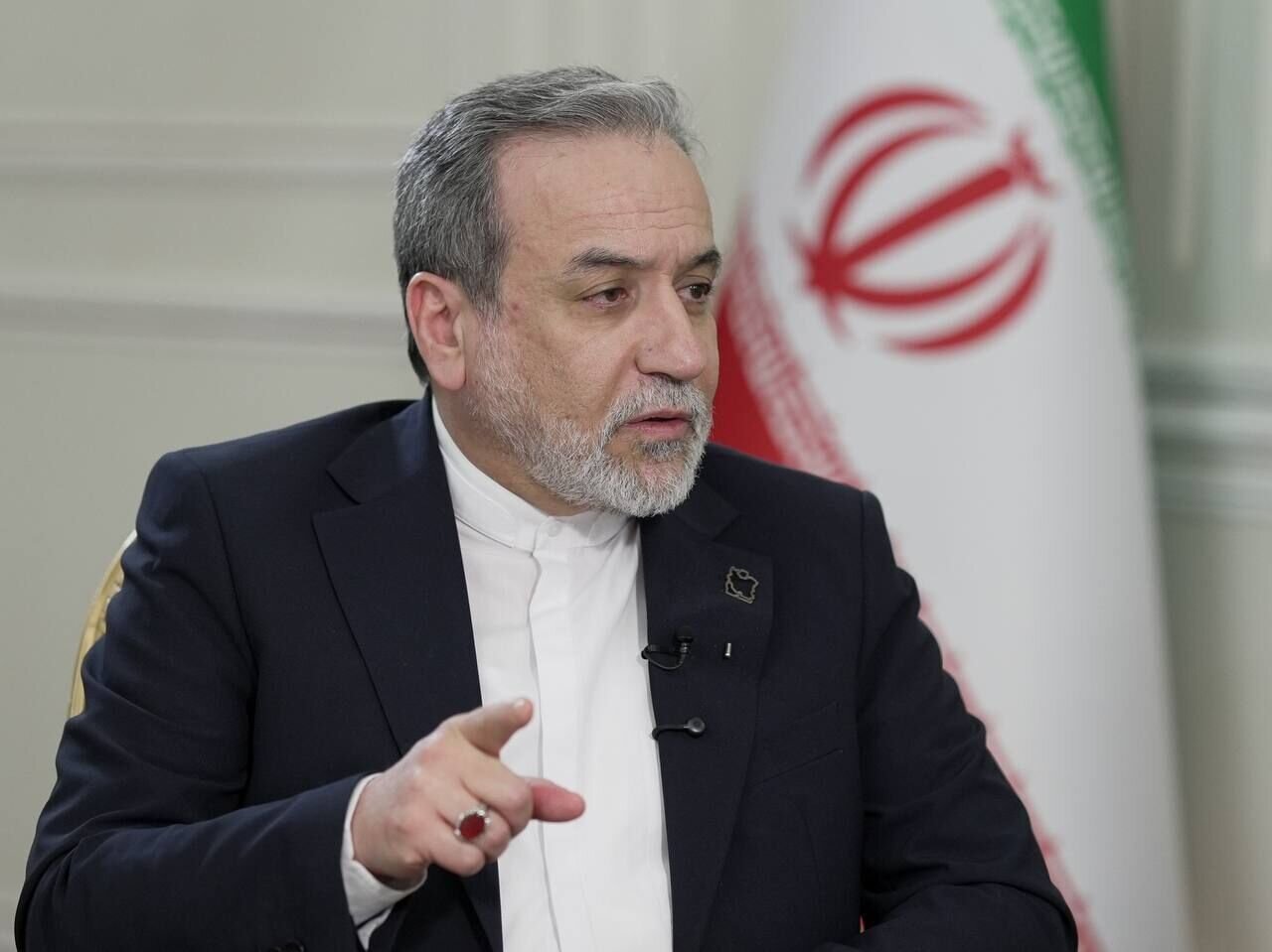 عراقچی: آقای استارمر جان بریتانیایی ها را به خطر نیندازید