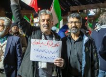 اعتراض به سبک هواداران سپاهان: « آقای بازیکن برای فولاد هم حرف نمی‌زنی؟»