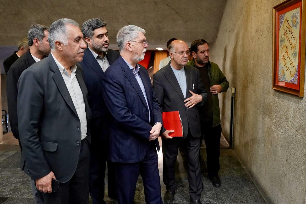 آغاز سفر وزیر فرهنگ به بندرعباس از میدان آزادی و بازدید از پرفورمنس کودکان میناب