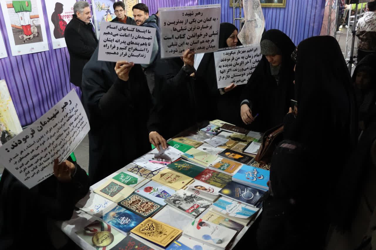 اجرای طرح امانت کتابهای رهبر شهید انقلاب در «میعادگاه اصحاب فرهنگ، هنر و رسانه» تبریز