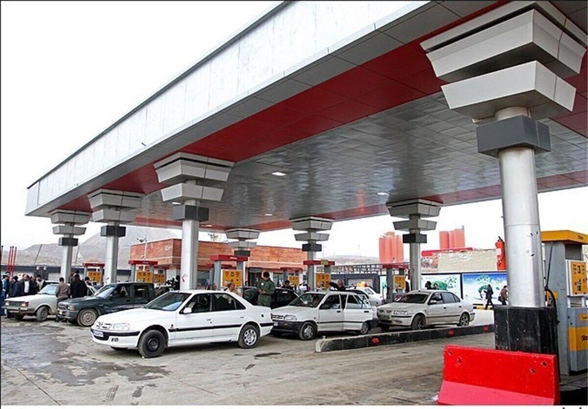 یک خودرو پشت سر هم از کارت آزاد جایگاه سوختگیری نکند