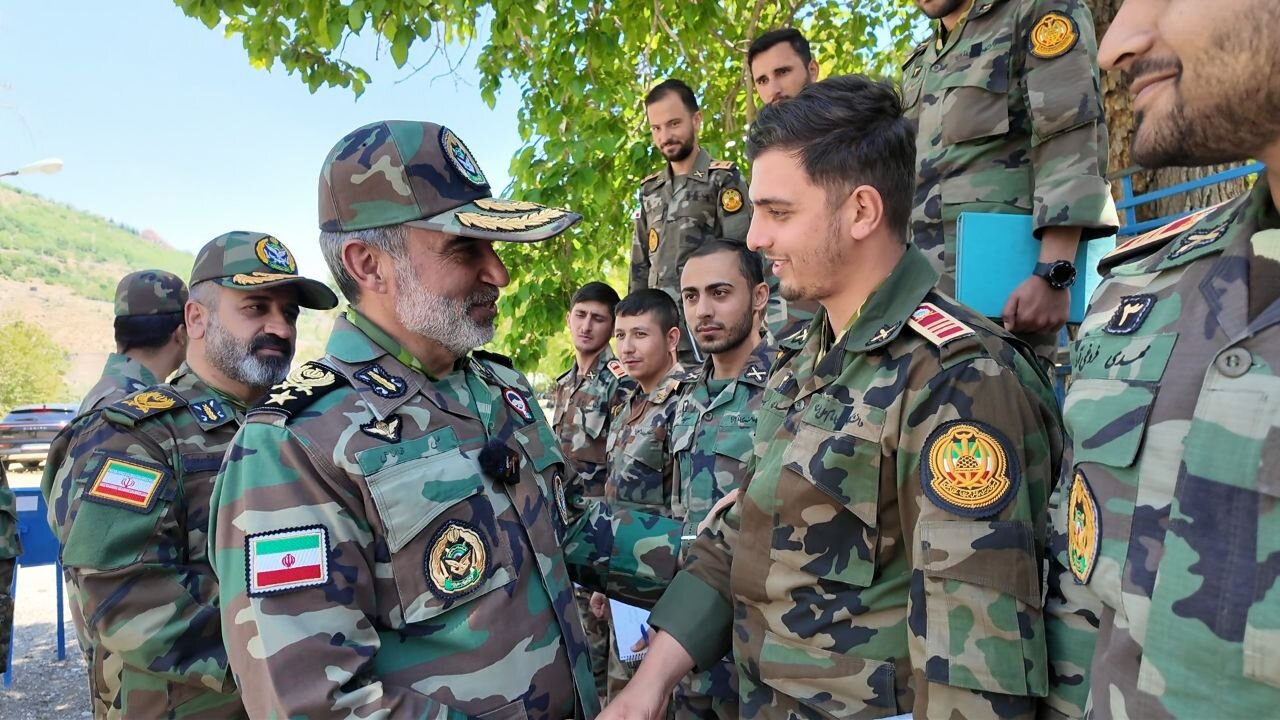 اقتدار نیروهای مسلح و پشتیبانی ملت، موجب به زانو درآمدن دشمن شد