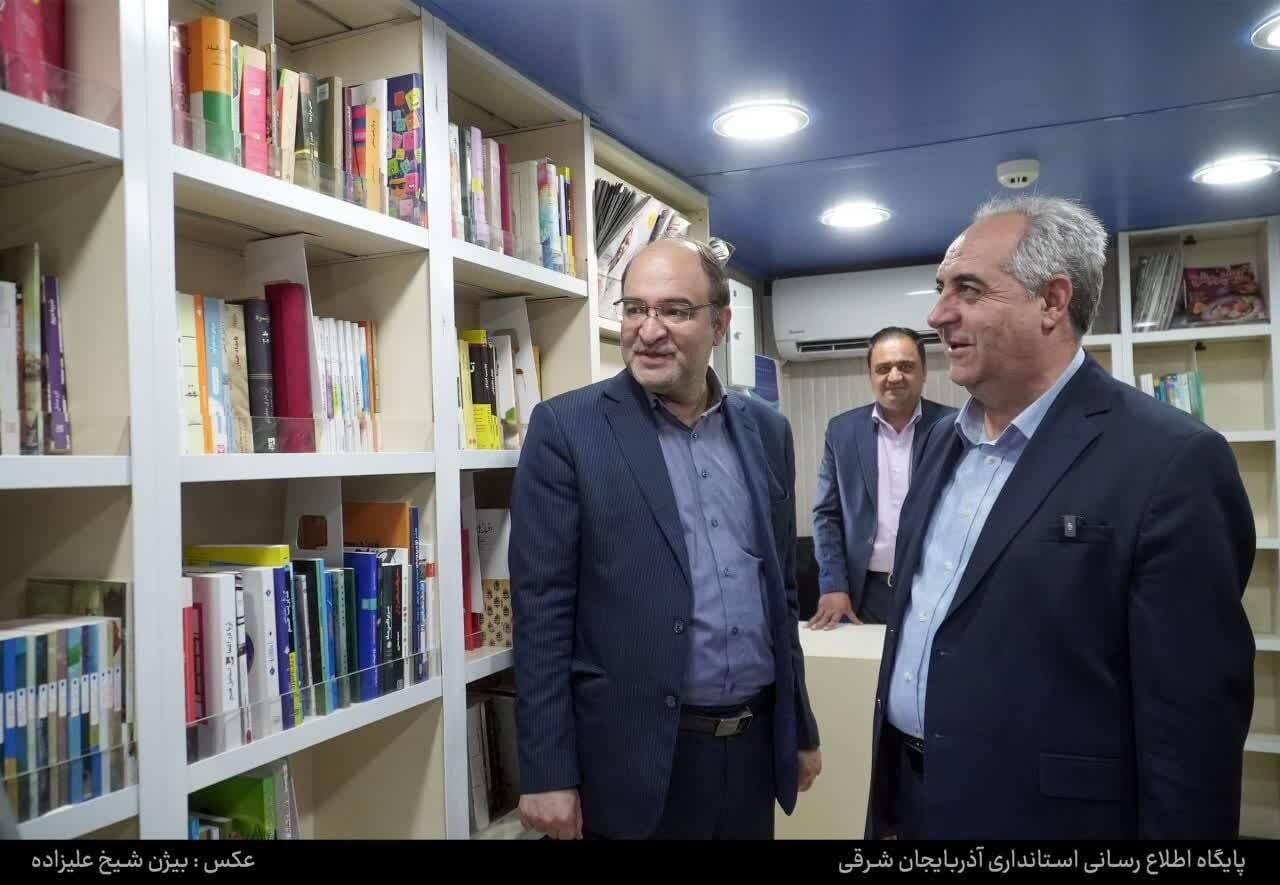 نباید در هیاهوی فضای مجازی از کتاب و کتابخوانی غافل شویم