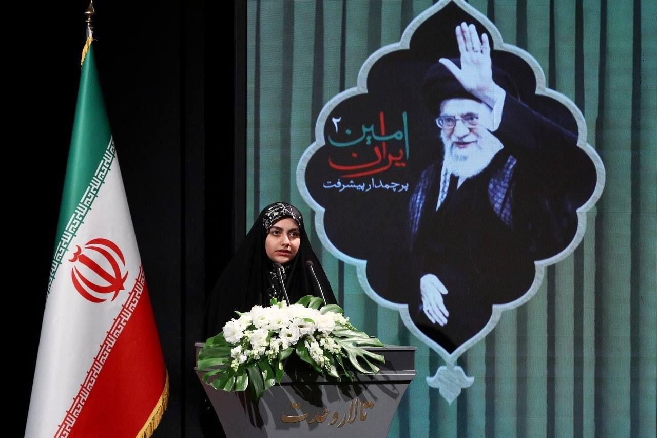 دختر شهید رضایینژاد: شهدای علمی انتخاب کردند که شکل دیگری زندگی کنند / رهبر شهید انقلاب بر استقلالِ علمی تاکید داشتند