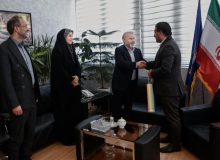 اهدای بسته فرهنگی به همکاران دارای فرزند زیر ۷ سال و زوج های جوان با سابقه ازدواج کمتر از ۲ سال