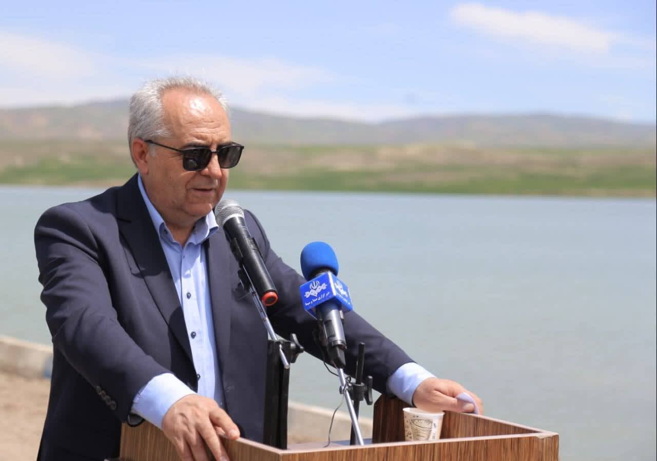 کشاورزان و فعالان صنایع غذایی، قهرمانان گمنام امنیت غذایی کشور هستند