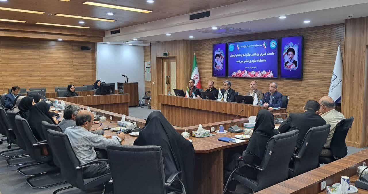 برخورد جدی با پزشکان زیرمیزی بگیر/ مطالبات پزشکان باید بهروز و بهصورت مستمر پرداخت شود