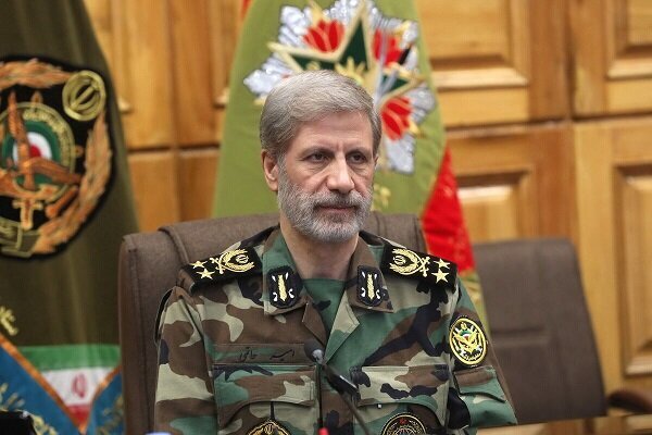 فرمانده کل ارتش انتصاب محسن رضایی را تبریک گفت