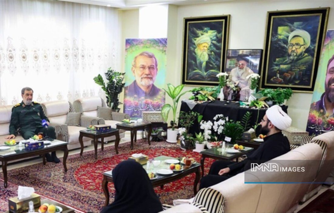 دبیر شورای عالی امنیت ملی با خانواده شهید لاریجانی دیدار کرد