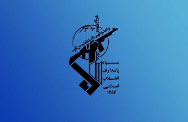 سپاه: یک فروند سوپر نفتکش متخلف در اثر اصابت با ۲ مین دریایی دچار آتش سوزی‌های مهیب شد