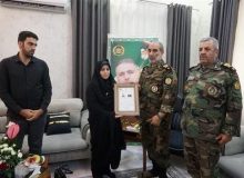 ابلاغ درجه سرتیپی «شهید جعفرزاده » به خانواده شهید توسط فرمانده نیروی زمینی ارتش