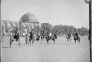 عکس/ سواران قاجاری در میدان نقش‌جهان اصفهان؛ ۱۳۰ سال قبل