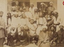 عکس/ درویشها در حیاط یک خانه در دوران قاجار