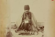 عکس/ یک «صراف» در کنار یکی از کوچه‌های تهران در دوران قاجار