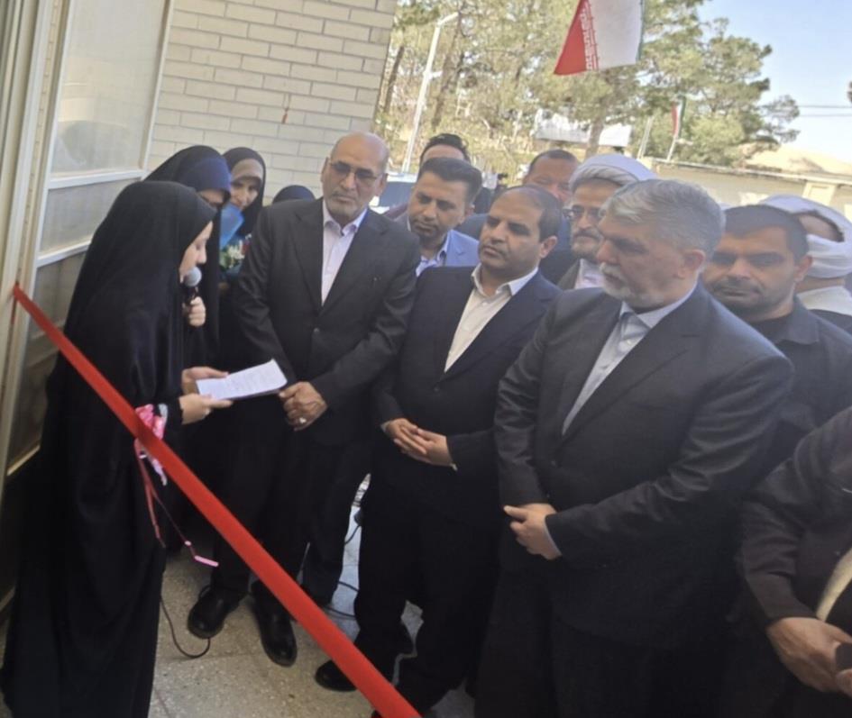 افتتاح یک آموزشگاه با حضور وزیر ارشاد در میبد یزد؛ استاندار: ۸۲ مدرسه نیمهساز تکمیل شد
