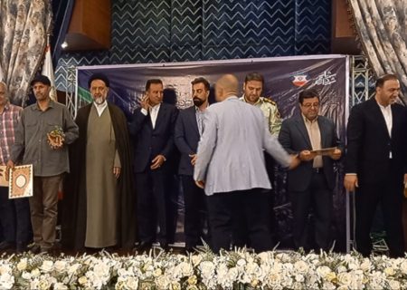 قلم خبرنگاران در کنار وعده تکمیل پروژه‌های نیمه‌تمام؛ آیین تجلیل از اصحاب رسانه شهریار برگزار شد